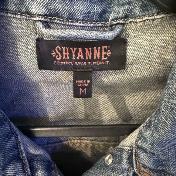 Shyanne Women's Leland Medium Wash Cropped Stretch Denim Jacket - Medium - Picture 7 of 9